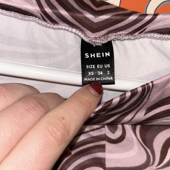 🩵3/$20🩵 TRIPPY PATTERN BROWN AND MAUVE FLARE STRETCHY HIGH WAISTED DANCE PANTS - Picture 6 of 7